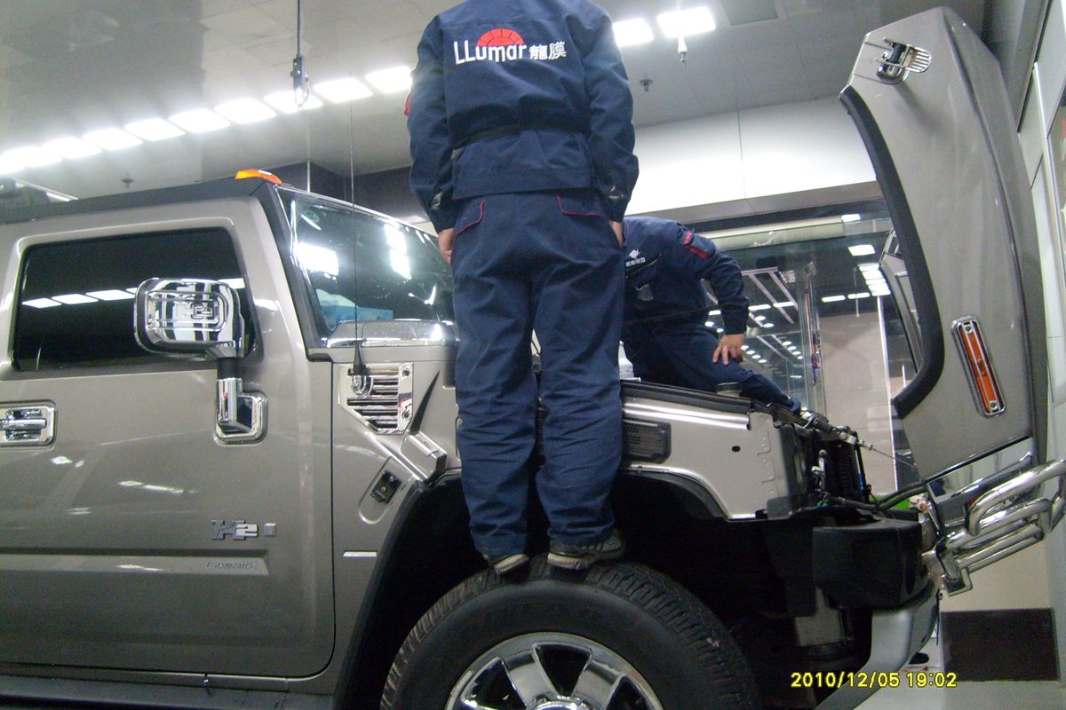 2010年为悍马HUMMER整车贴膜——当年PPF还是奢侈品，8万元一台